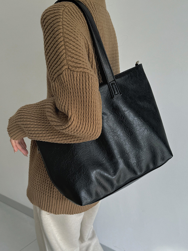 Leatherwork Classes - กระเป๋าสะพายไหล่ลำลองสำหรับผู้หญิง รุ่นใหม่ปี 2026 กระเป๋าหนังนิ่มสำหรับทำงานและเดินทาง จุของได้เยอะ ดีไซน์เรียบง่าย
