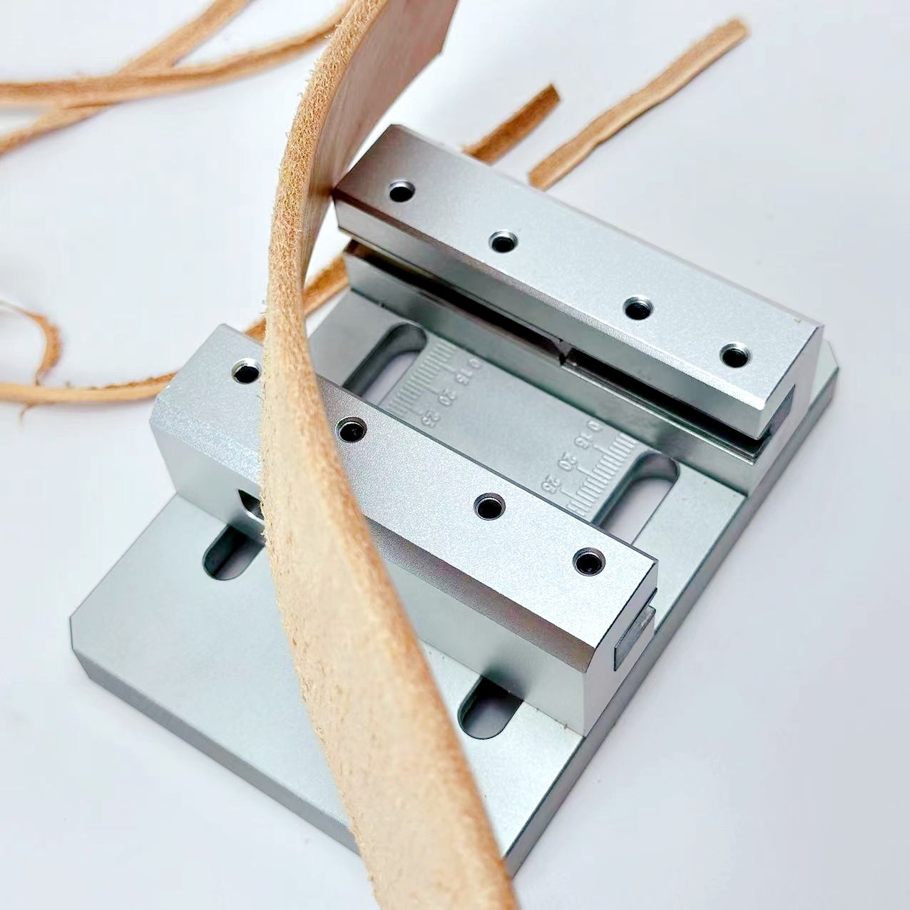 Leather Edge Beveler - เครื่องตัดขอบสายพาน เครื่องลบคมสายพานแบบครึ่งวงกลม เครื่องลบคมสายพาน DIY เครื่องลบคมขอบหนัง อุปกรณ์งานฝีมือหนัง