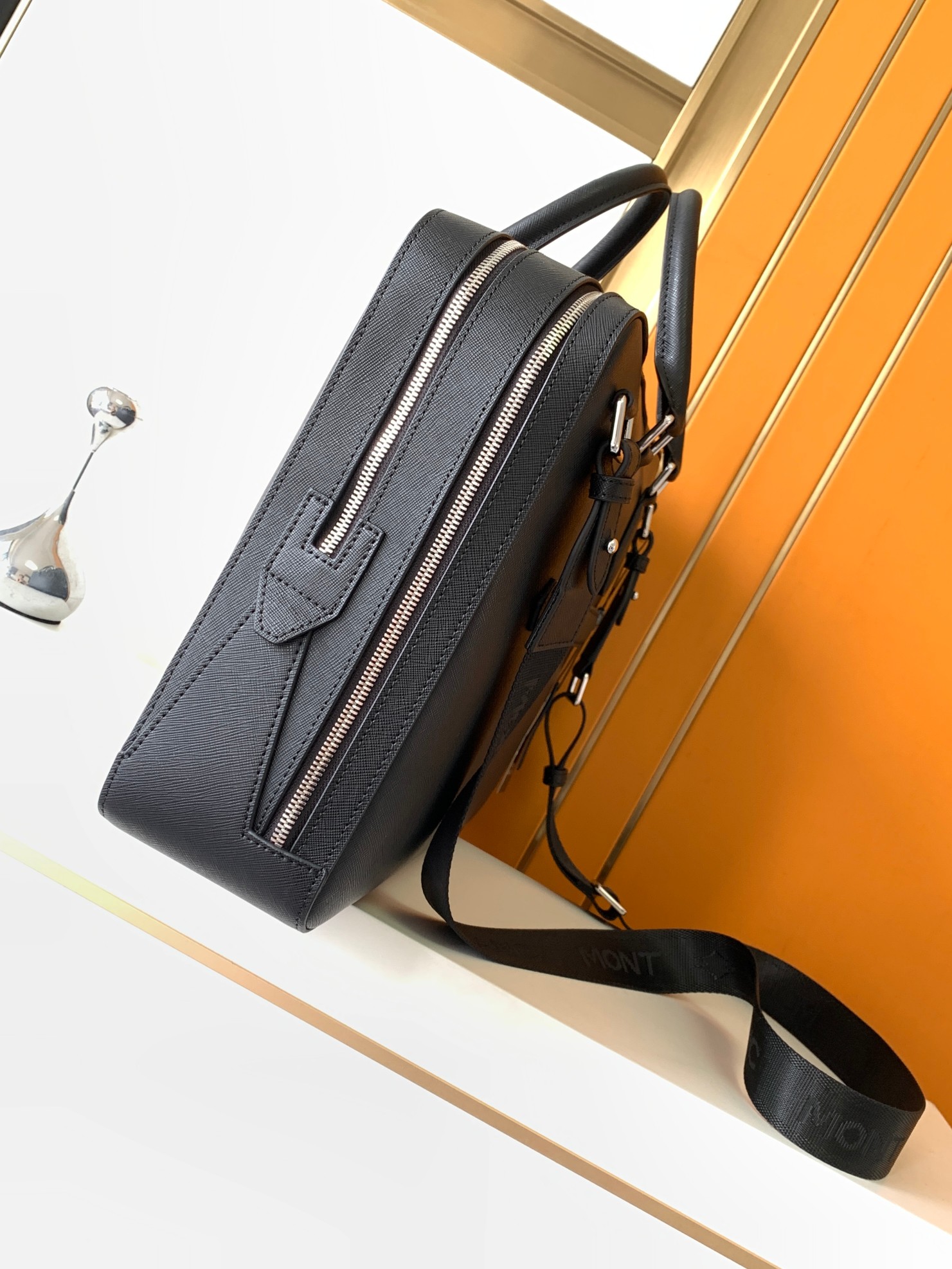 กระเป๋าถือผู้ชายสุดหรู หนังแท้ - Leather Work Laptop Bag บทวิจารณ์และราคา